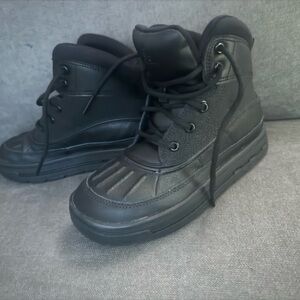 Boys ACG boots - Iike new size 12.5